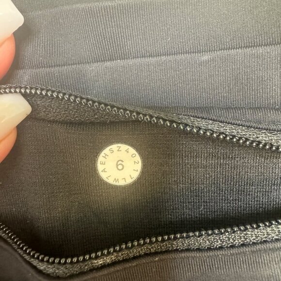 Lululemon Womens Time to Sweat Mid-Rise Short 3" Mesh Hem Detail Sz 6 - Picture 10 of 10